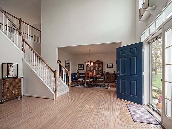 4th image of 12 E Stonewall Dr