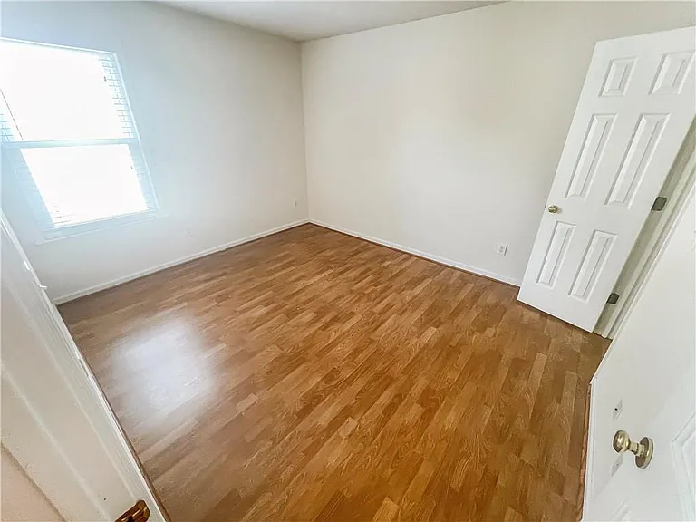 140 Calborne Ct — Photo 26