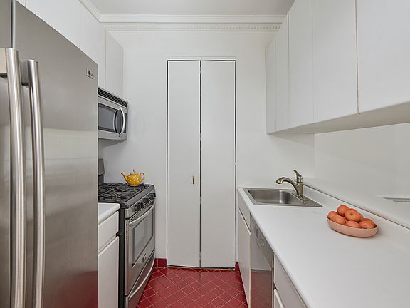 4th image of 101 W 79th St APT 2G