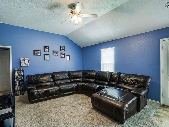 3rd image of 1605 City View Dr