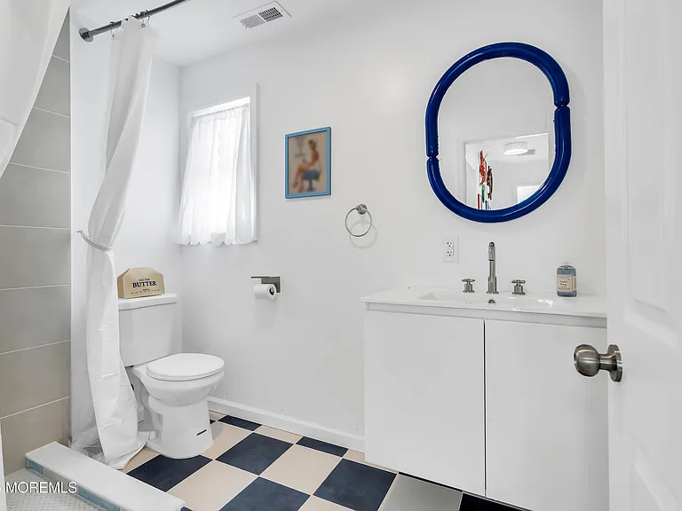 611 3rd Ave #2 — Photo 8