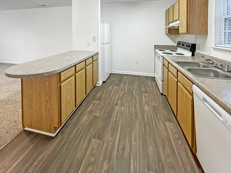 Amesbury Apartments — Photo 14