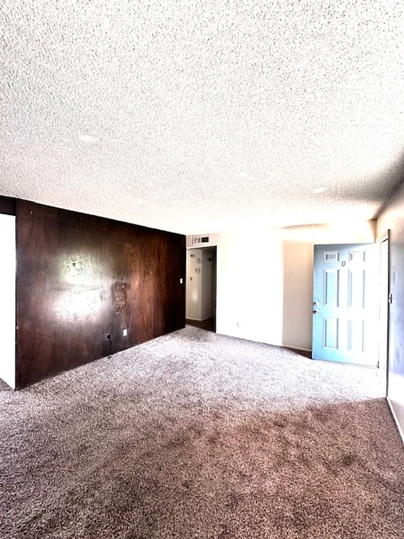 Building Photo - 1528 E Garland Ave