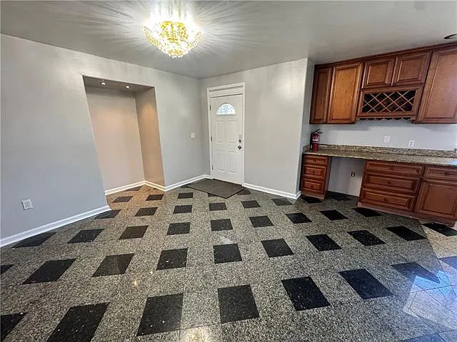5 bed, 4.0 bath, 2482 sqft, $2,800 — Photo 2