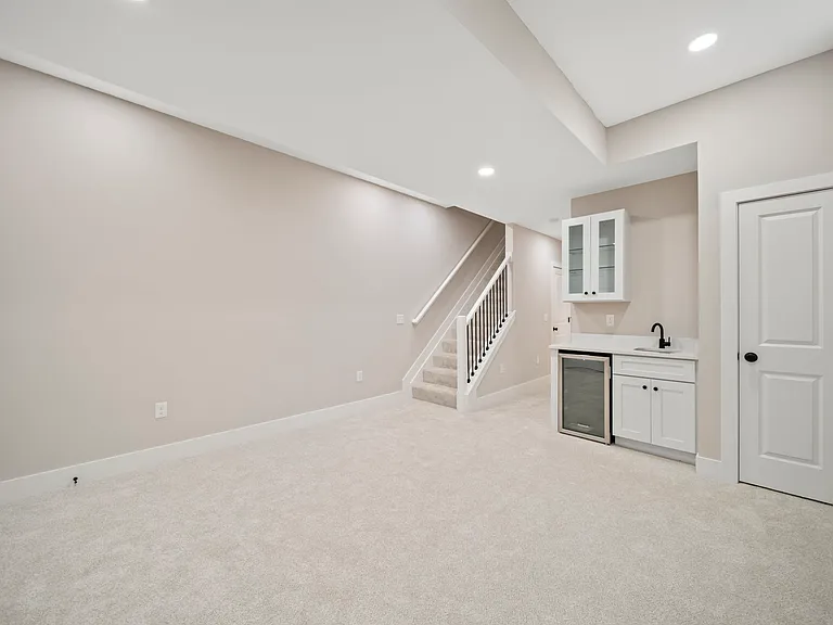 2589 Dayton Ave — Photo 52