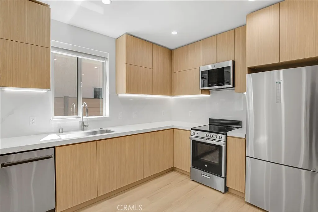 2 bed, 798 sqft, $3,500 — Photo 4