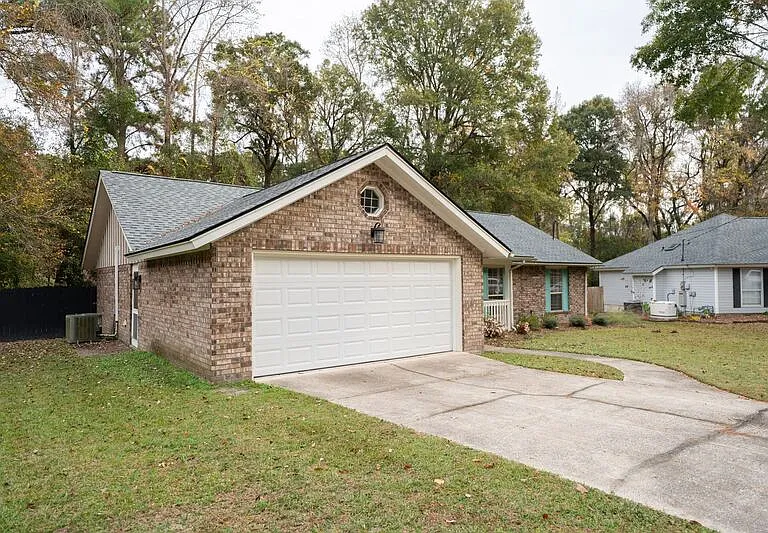 428 Floyd Cir — Photo 4
