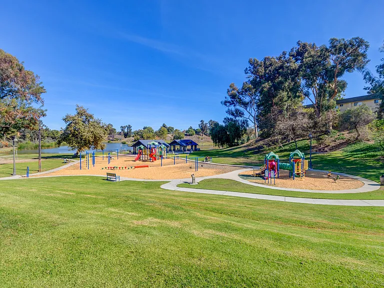 526 Calle Montecito — Photo 20