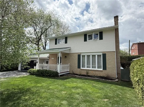 111 Elizabeth St, Woodstock, NB E7M 1P8