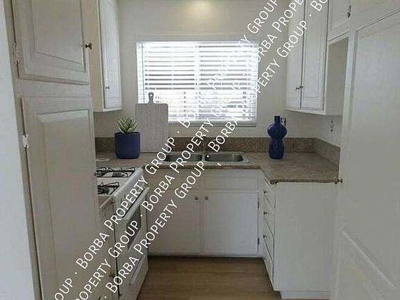 2nd image of 560 E 64th St #5