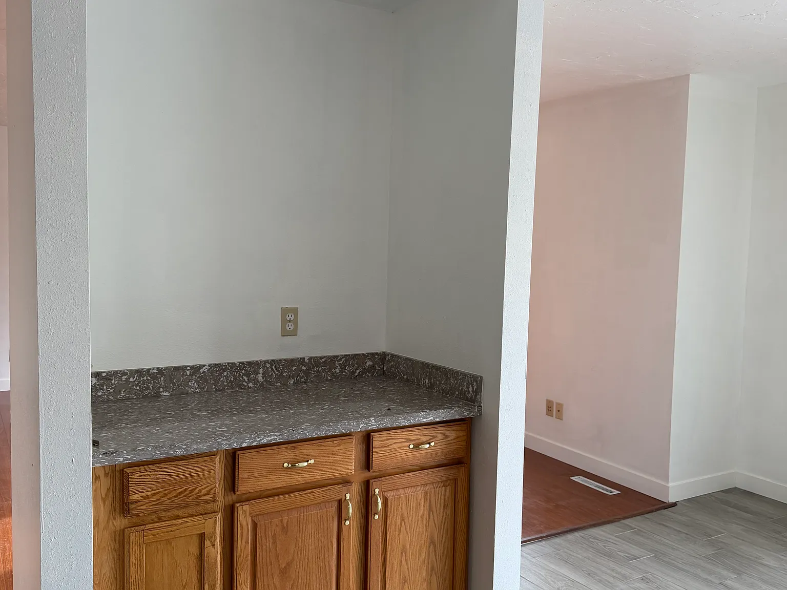 6 bed, 2200 sqft, $2,400 — Photo 3