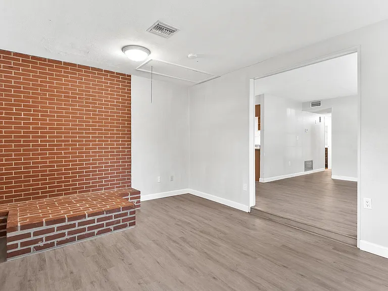 500 College Ave — Photo 14
