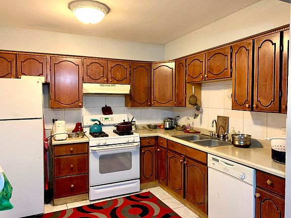 3rd image of 690 Marilyn Ave #5-204
