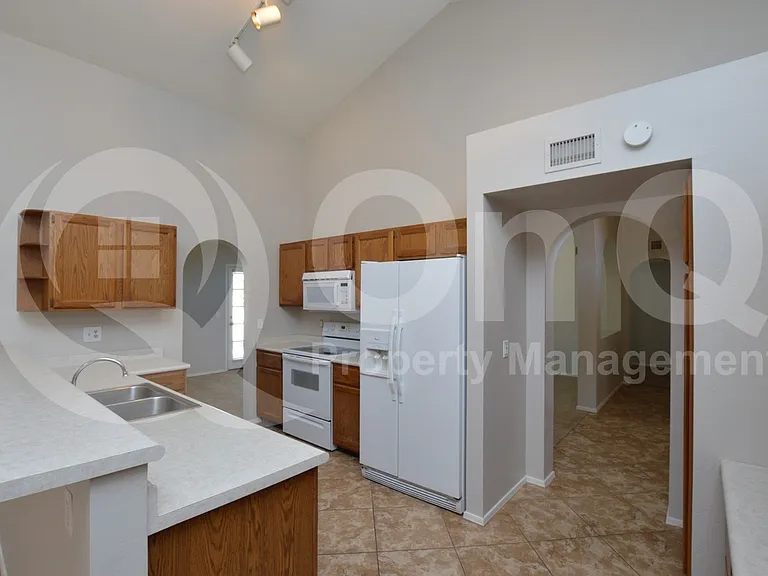 2808 E Nora St — Photo 4