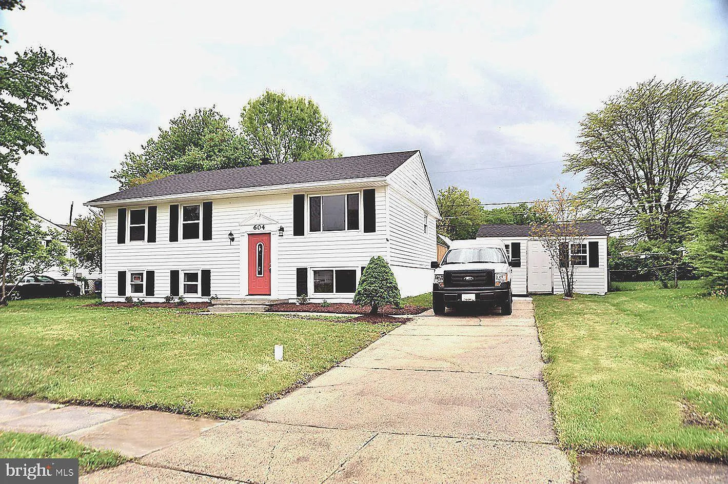 604 Lacewood Dr photo 1