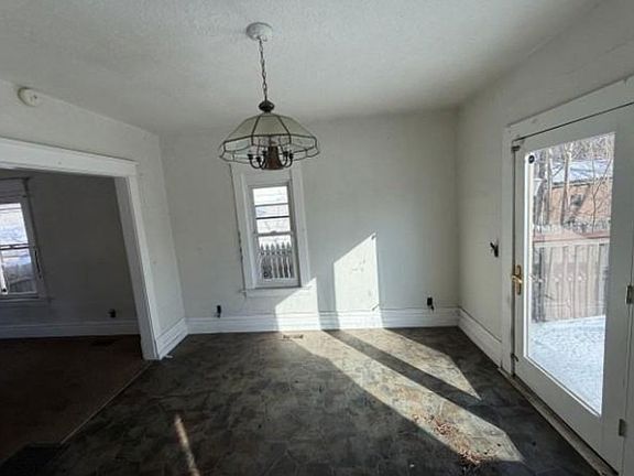 5th image of 402 Edwin Ave
