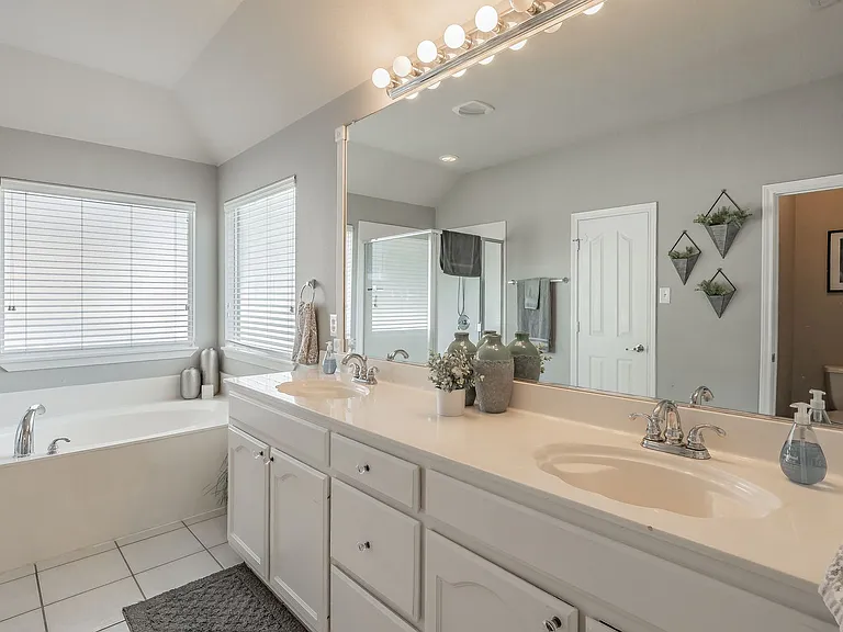 5112 Keating St — Photo 36