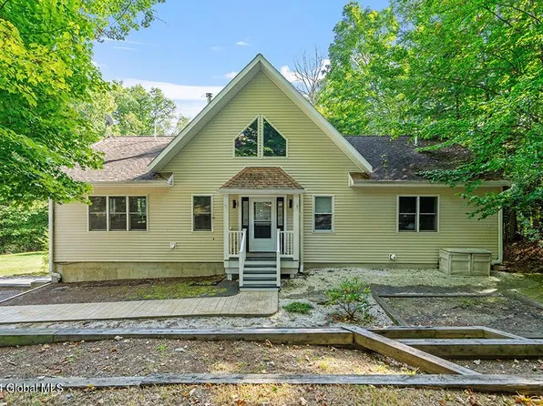 90 Upper Highland Road, Bolton Landing, NY 12814