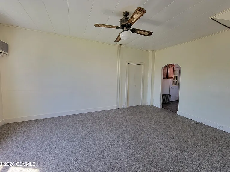 995 Center Ave — Photo 7