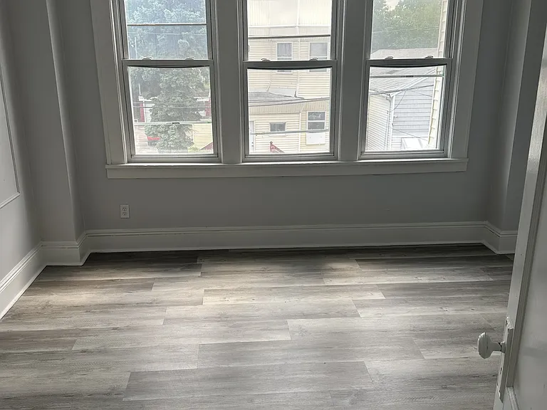 50 Montrose Ter — Photo 2