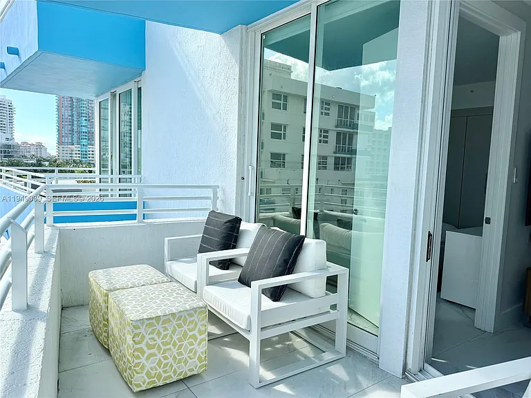 225 Collins Ave #6J — Photo 13