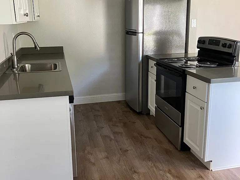 404 W. Cross Street — Photo 7
