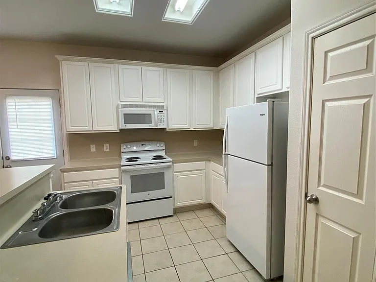 8925 Elm Drake Ln — Photo 2