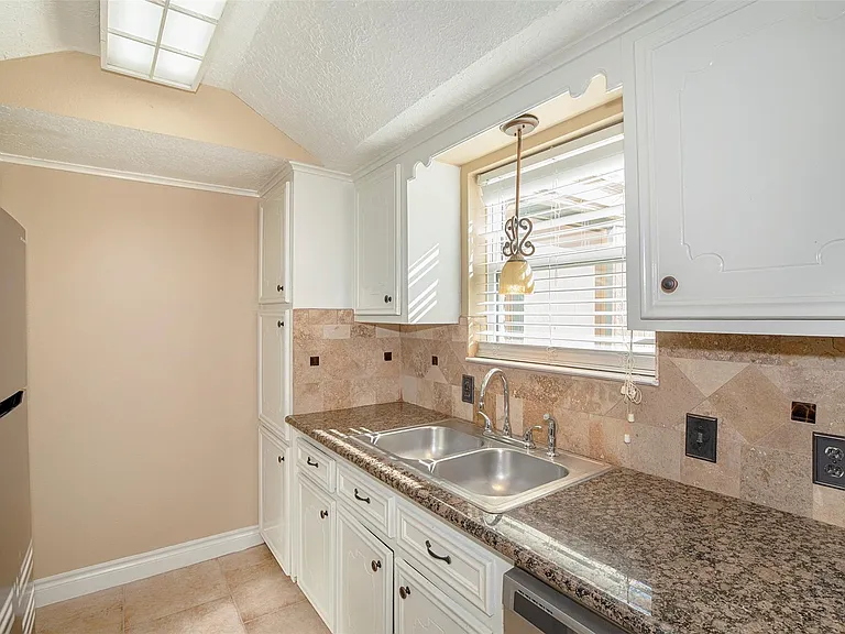 431 Sunset Dr #2 — Photo 5