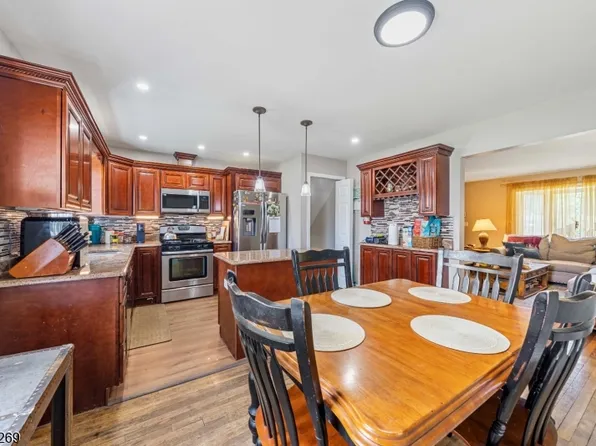 2814 N Stiles St, Linden City, NJ 07036