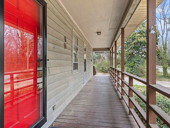 3rd image of 109 Tryon St