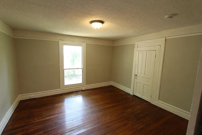 442 Hall St — Photo 9