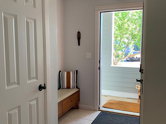 Entrance nook and coat closet
