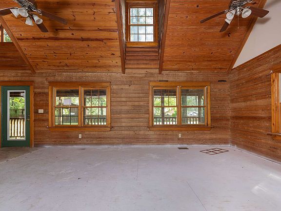 4th image of 103 NW White Oak Gln
