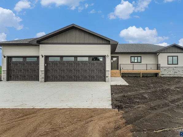 2050 Harvest Creek Lane Ln, Madison, SD 57042
