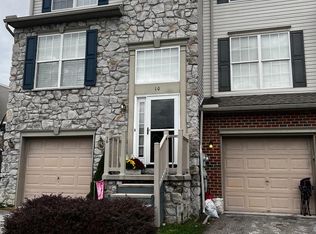 10 Sara Ln, Hanover, PA 17331