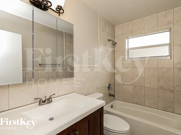 2200 N 55th Ave — Photo 11
