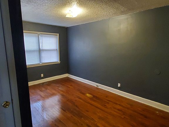 5th image of 401 Huffman St #A