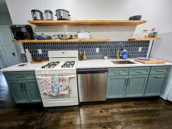 3rd image of 1027 E Center St #6