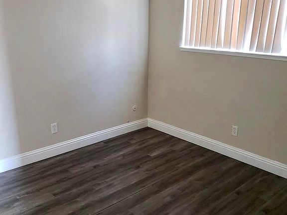 3rd image of 162 College St #168a4a604