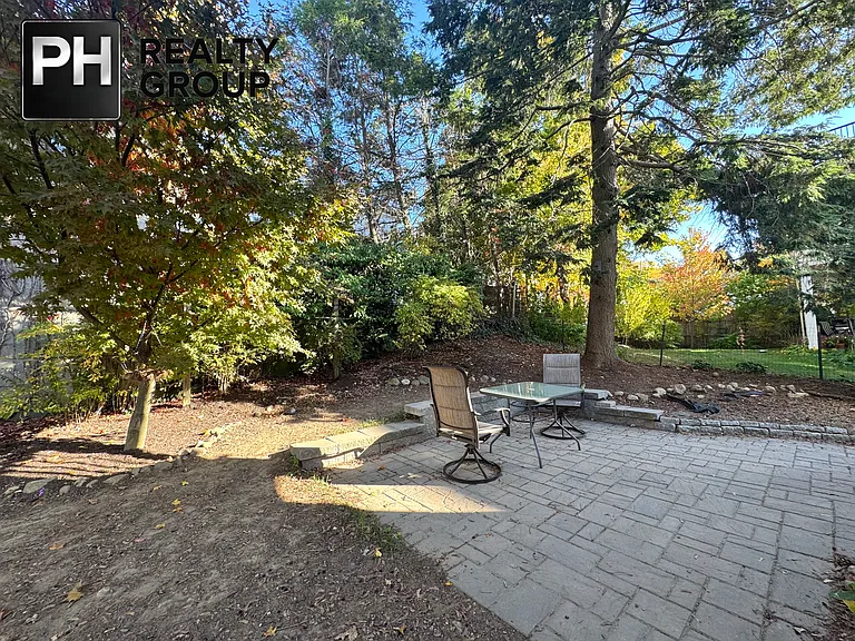 46 Vincent Ave — Photo 23