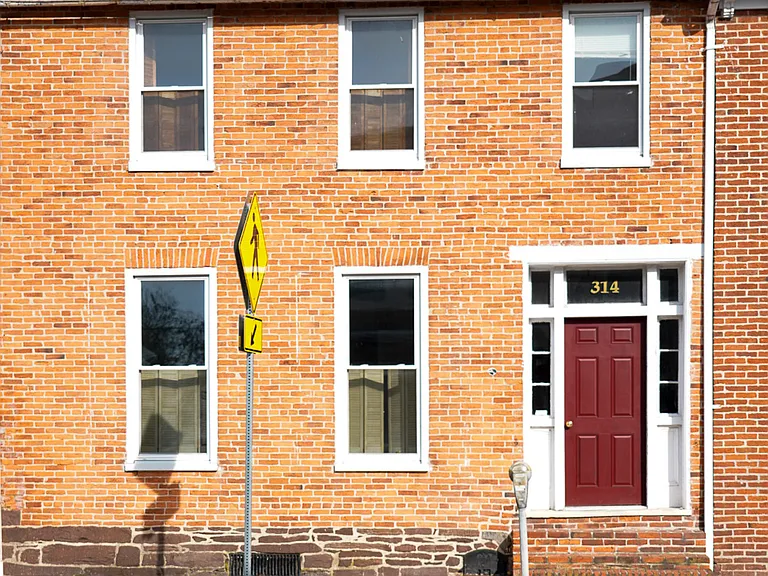 314 W Main St — Photo 1