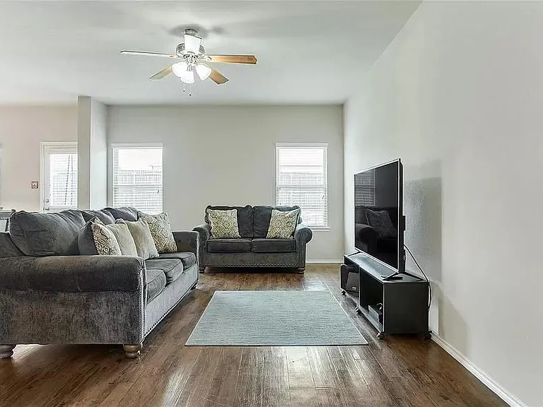 1402 Bent Grass Dr — Photo 9