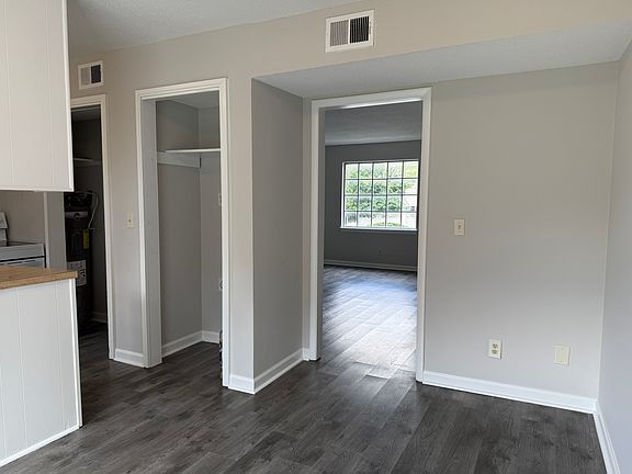 5th image of 1613 Ashford Ln