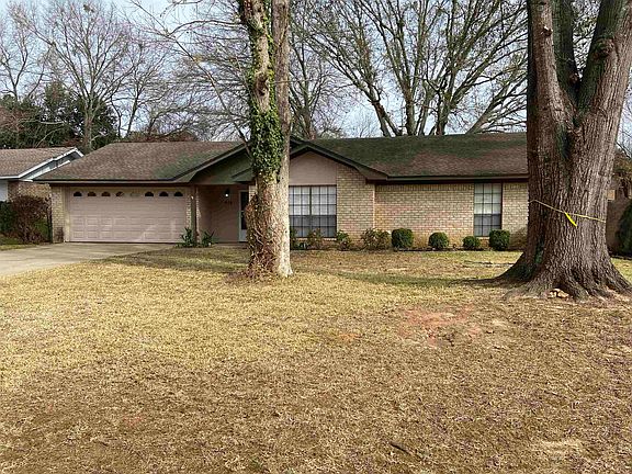 2nd image of 904 Victoria Dr