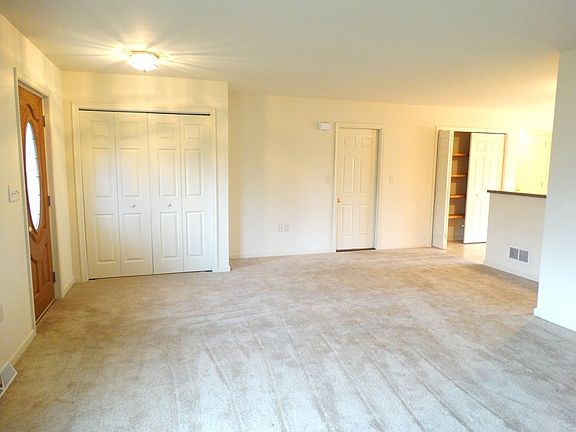 Entrance & Living oom