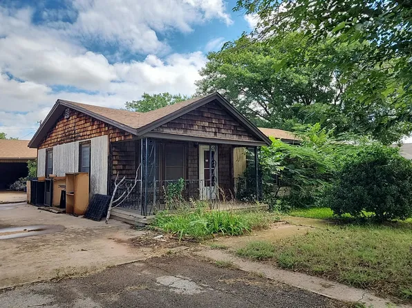 402 E Washington Ave, Iowa Park, TX 76367