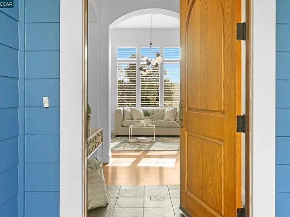 211 Park St, Martinez, CA 94553