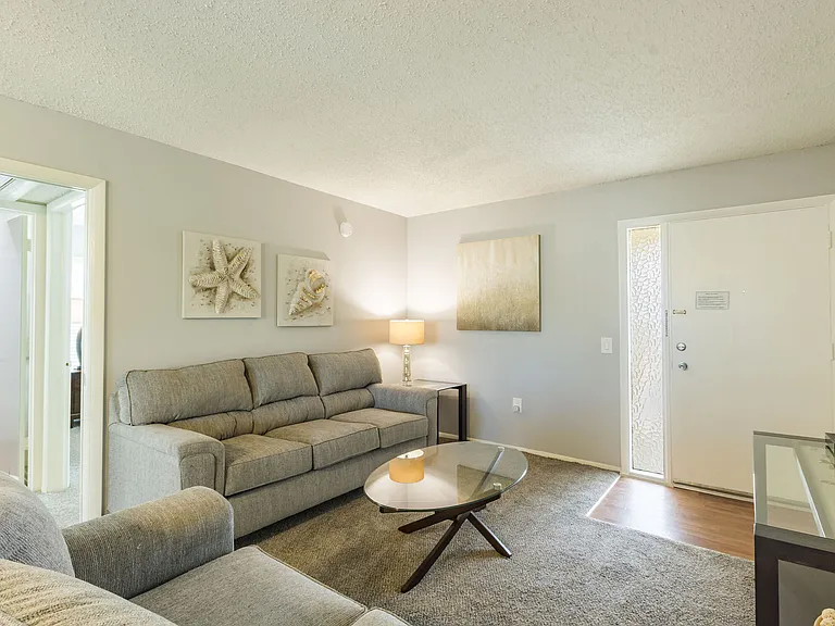 Imperial Palms Apartments — Photo 22
