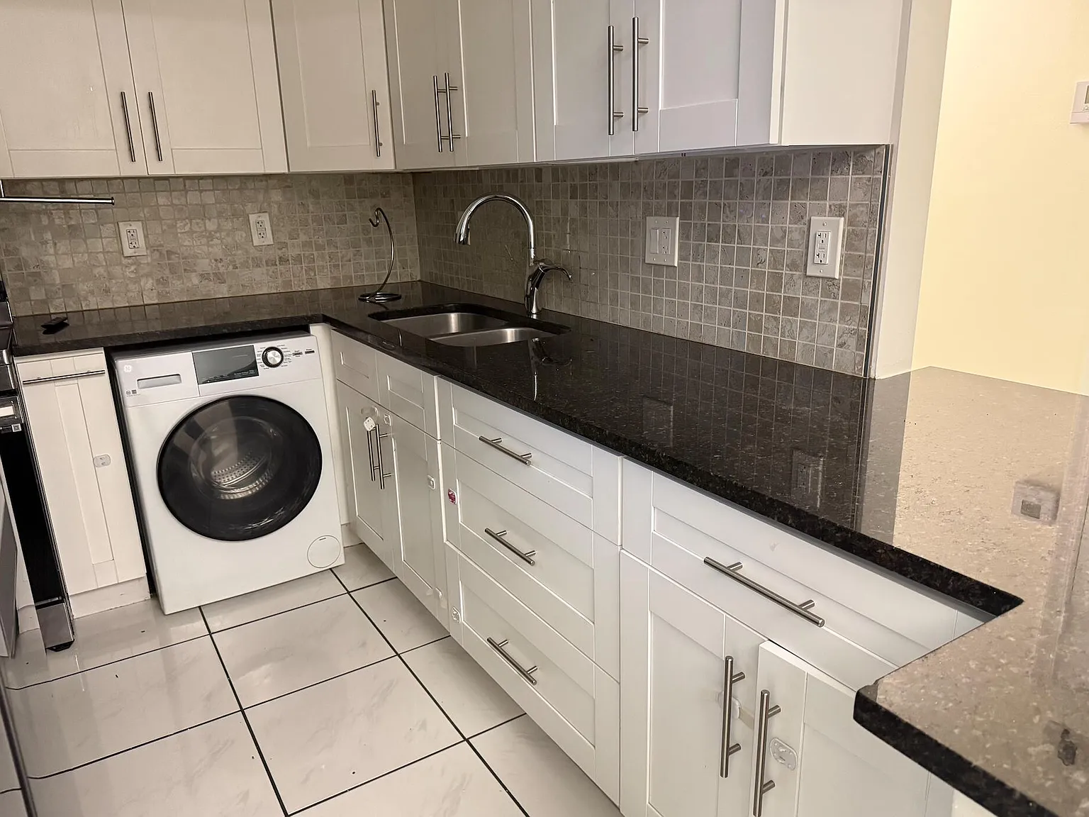 2 bed, 2.0 bath, 1030 sqft, $2,000 — Photo 3