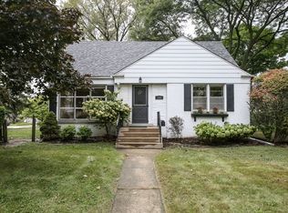 132 Indian Dr, Clarendon Hills, IL
